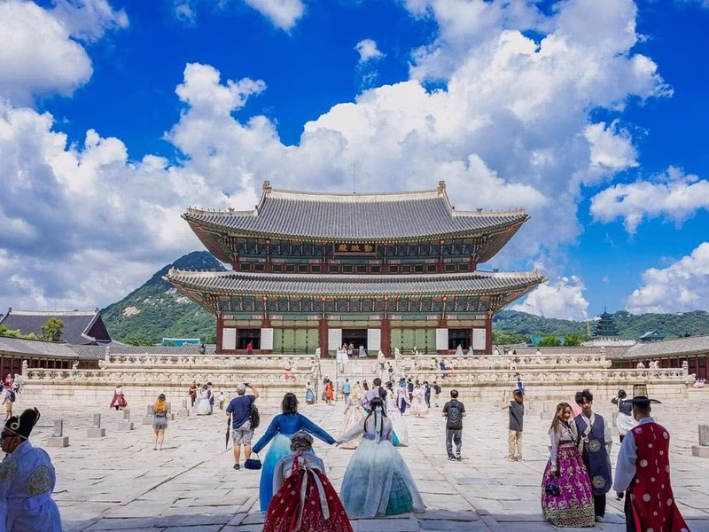 Gyeongbokgung Palace & Hanbok